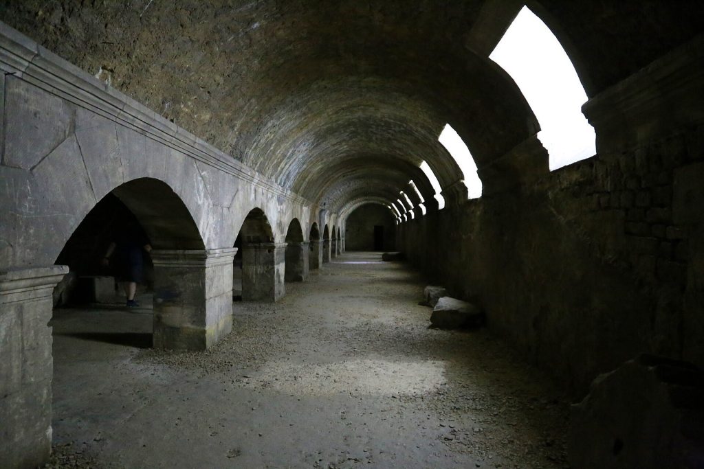 Cryptoportiques d'Arles: Roman Underground Galleries of the Forum 1 Cryptoportiques d'Arles