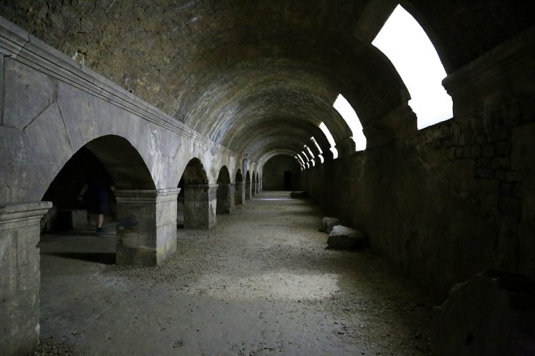 Cryptoportiques d’Arles: Roman Underground Galleries of the Forum