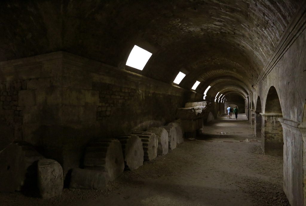 Cryptoportiques d'Arles: Roman Underground Galleries of the Forum 2 Cryptoportiques d'Arles