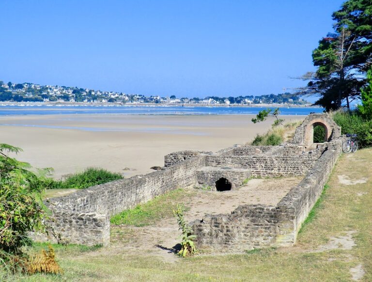 Thermes du Hogolo: Roman Baths in Plestin-les-Grèves, France