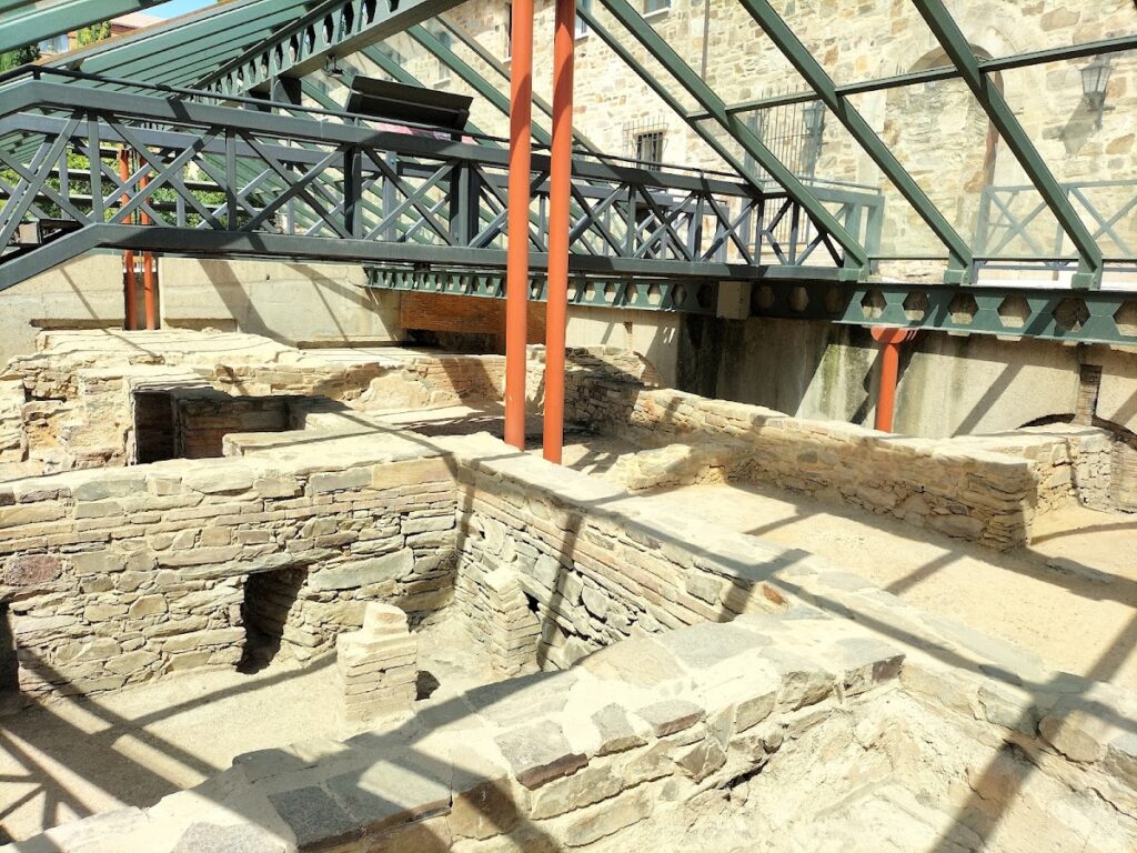 Domus del Mosaico del Oso y los Pájaros: A Roman Residence in Astorga, Spain 4 Domus del Mosaico del Oso y los Pájaros