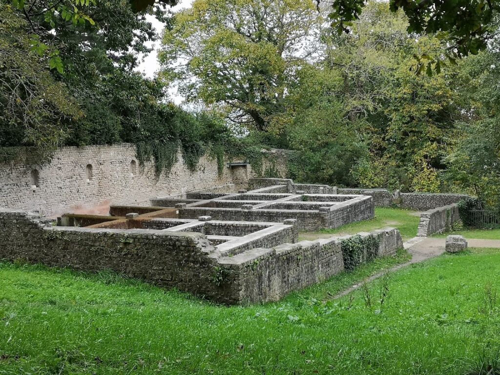 Plomarc'h Pella: A Gallo-Roman Sardine-Salting Settlement in France 1 Site de Plomarc'h Pella (vestiges gallo-romains)