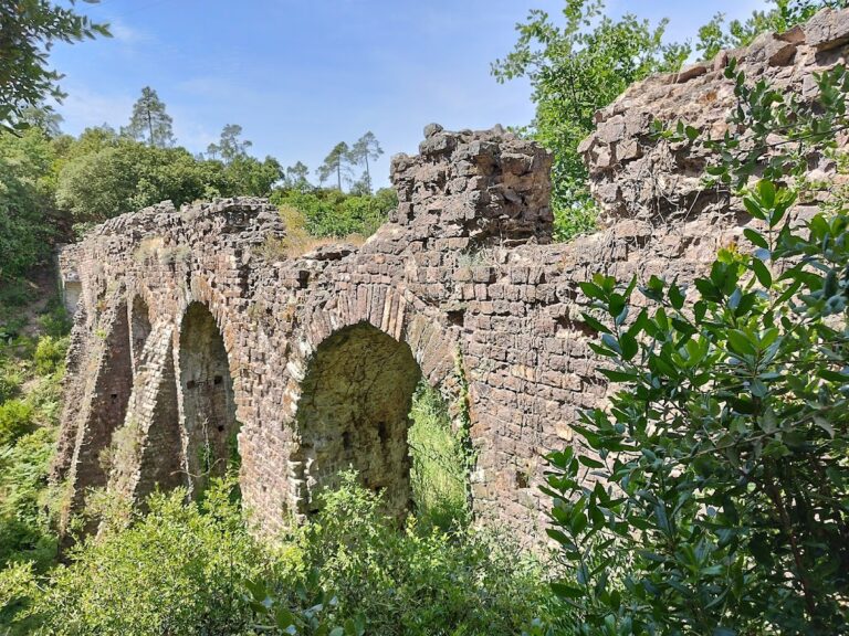 Arches Sénéquier: The Roman Aqueduct of Fréjus