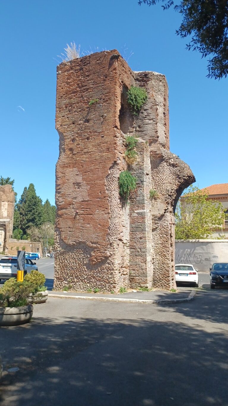 Nero’s aqueduct: Ancient Roman Aqueduct in Rome