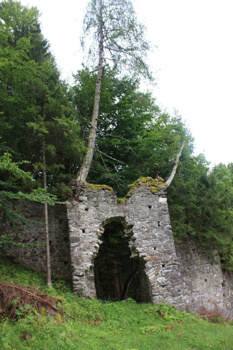 Burgruine Treffen: A Medieval Castle Ruin in Austria
