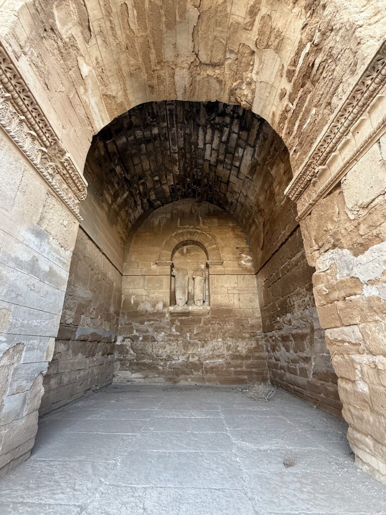 Hatra: An Ancient Fortified Kingdom and Religious Centre in Iraq 4 Hatra