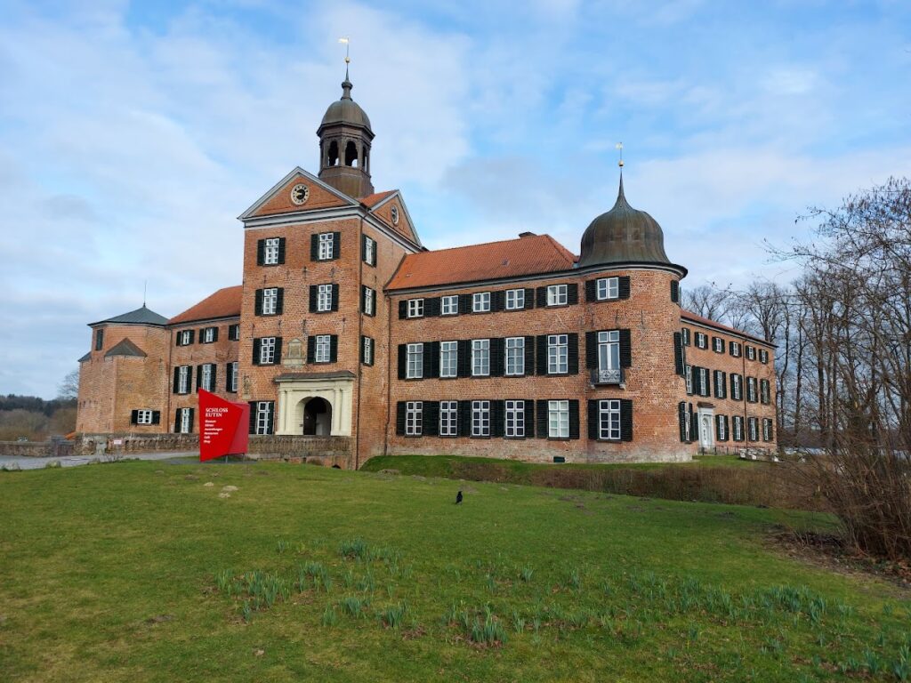 Eutin Castle: A Medieval Episcopal Residence and Ducal Court in Germany 2 Eutin Castle