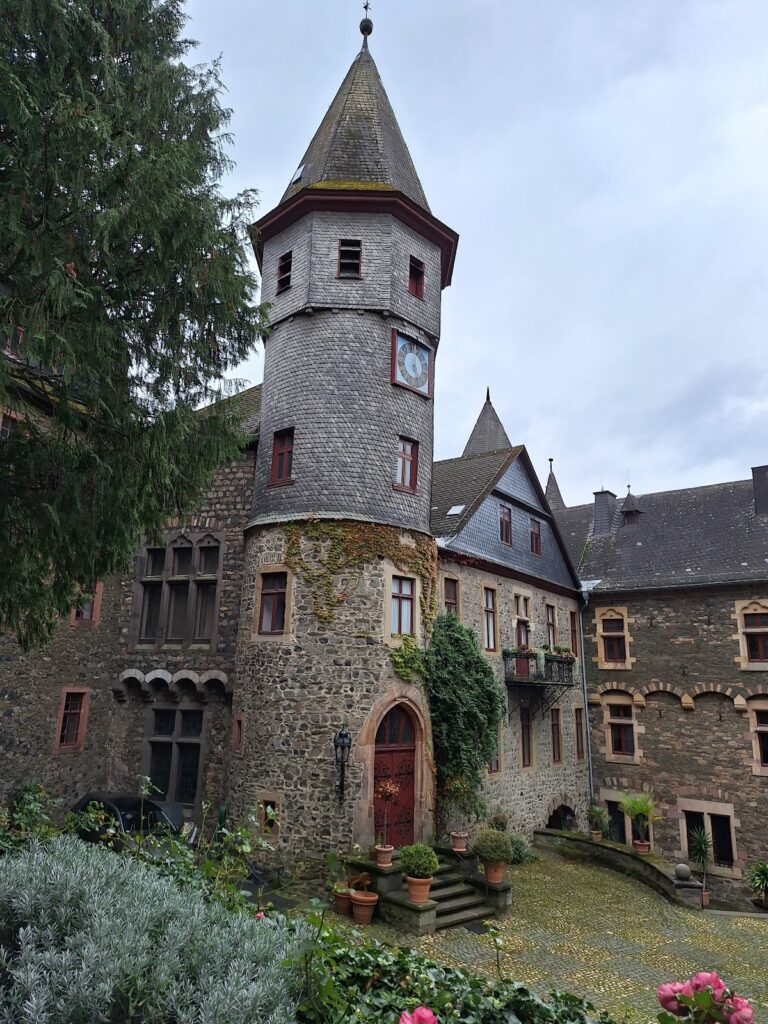 Schloss Braunfels: A Medieval Fortress and Princely Residence in Germany 4 Schloss Braunfels