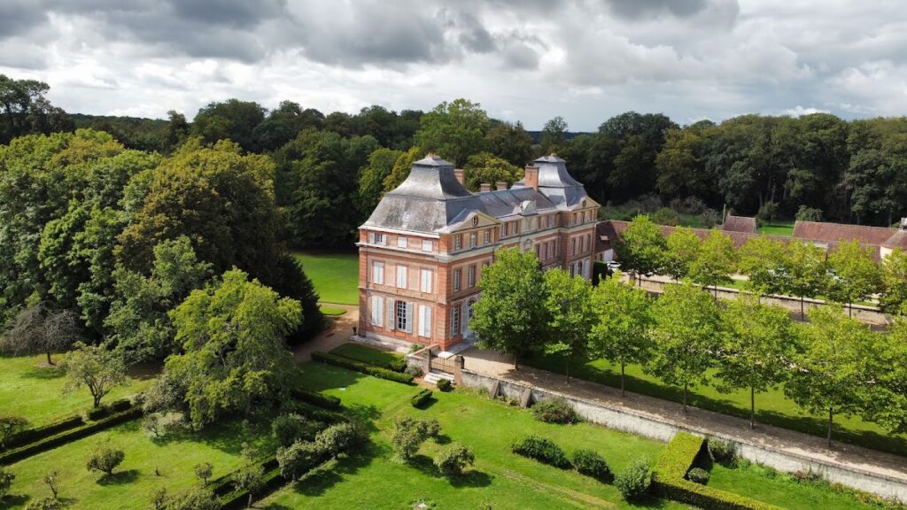 Château de la Hallière: An Eighteenth-Century Château in France 2 Château de la Hallière