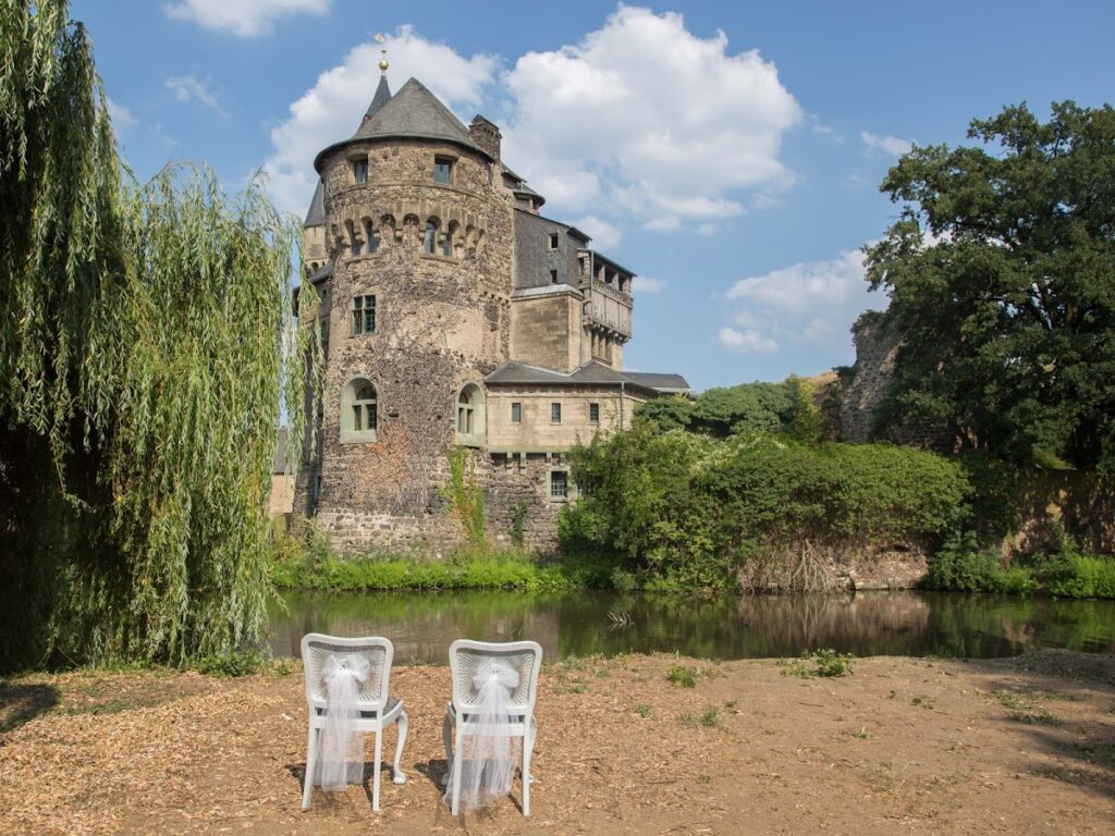 Schloss Hülchrath: A Medieval Water Castle in Germany 1 Schloss Hülchrath