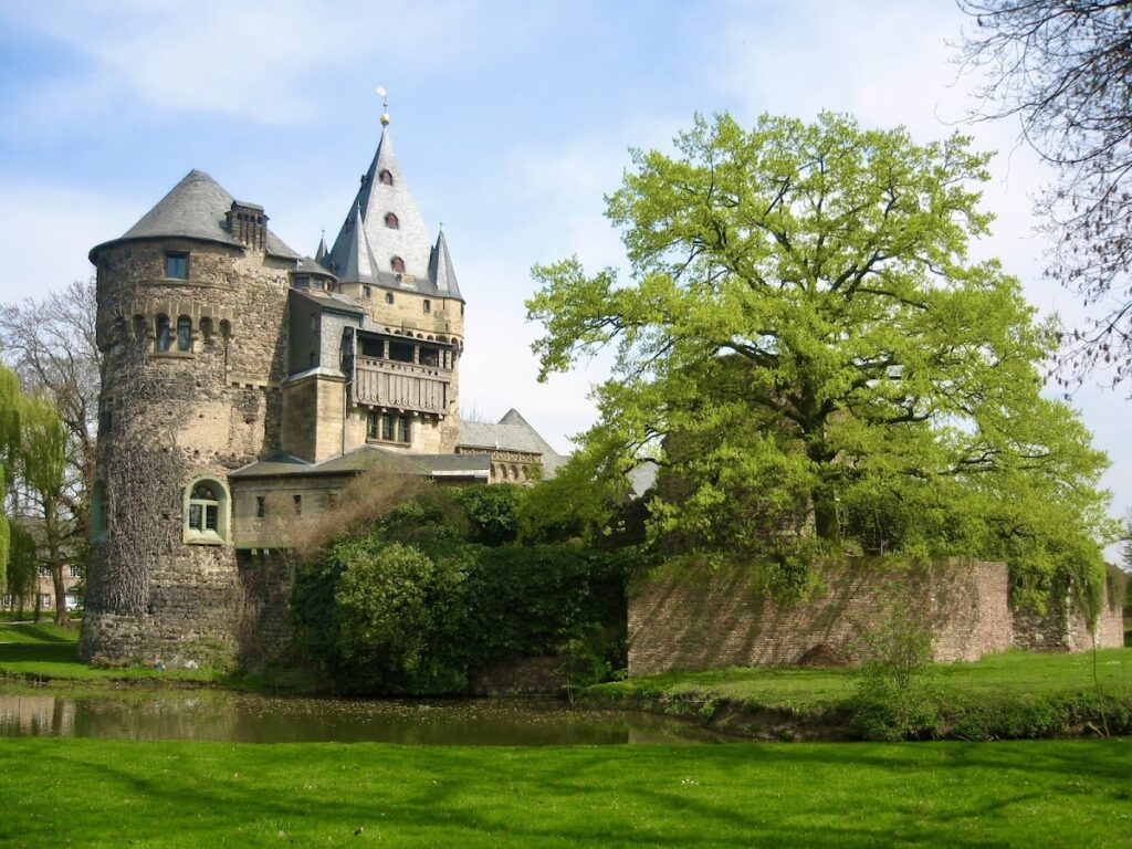 Schloss Hülchrath: A Medieval Water Castle in Germany 2 Schloss Hülchrath