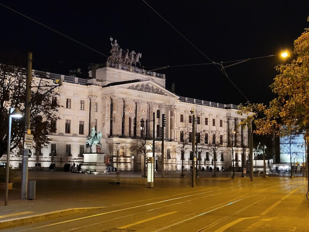 Brunswick Palace: Residence of the Dukes of Brunswick 4 Brunswick Palace
