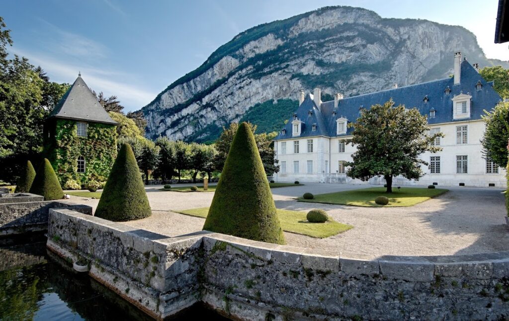 Château de Sassenage: A Seventeenth-Century French Classical Residence 1 Château de Sassenage
