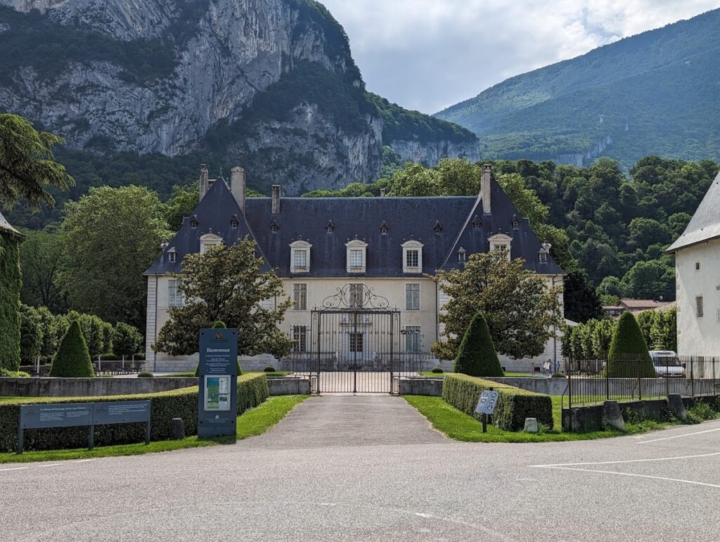 Château de Sassenage: A Seventeenth-Century French Classical Residence 2 Château de Sassenage