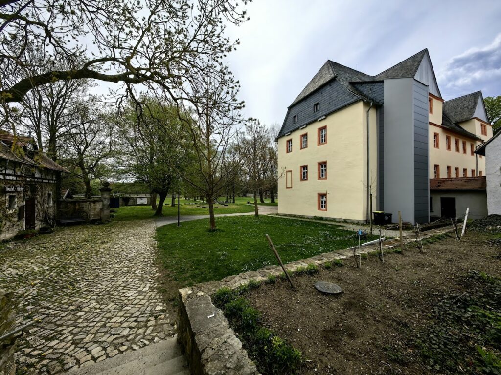 Schloss Kromsdorf: A Renaissance Castle and Garden Complex in Germany 2 Schloss Kromsdorf