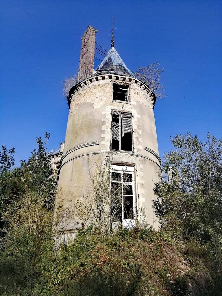 Château du duc d'Épernon: A Historic Residence and Former Fortress 2 Château du duc d'Épernon