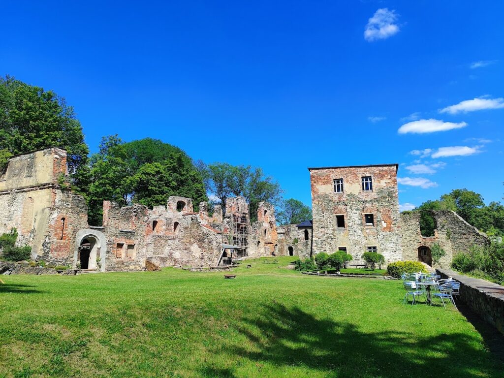 Schloss Hartenstein: A Medieval Castle Ruin in Germany 3 Schloss Hartenstein