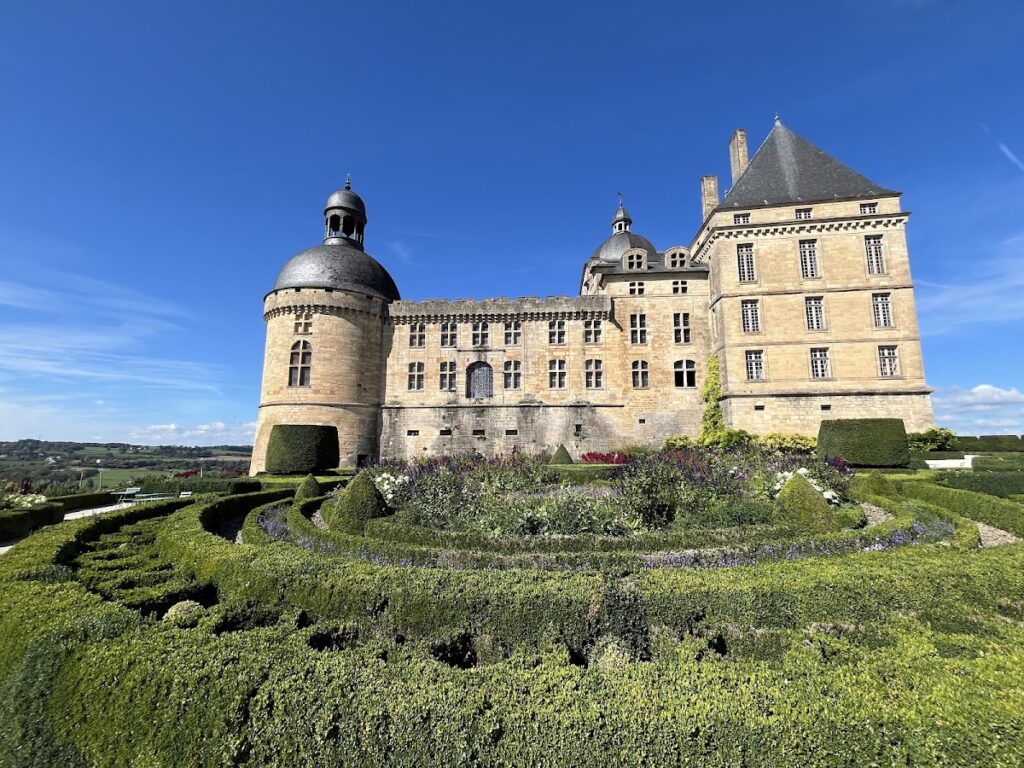 Château de Hautefort: A Classical Baroque Residence in France 2 Château de Hautefort