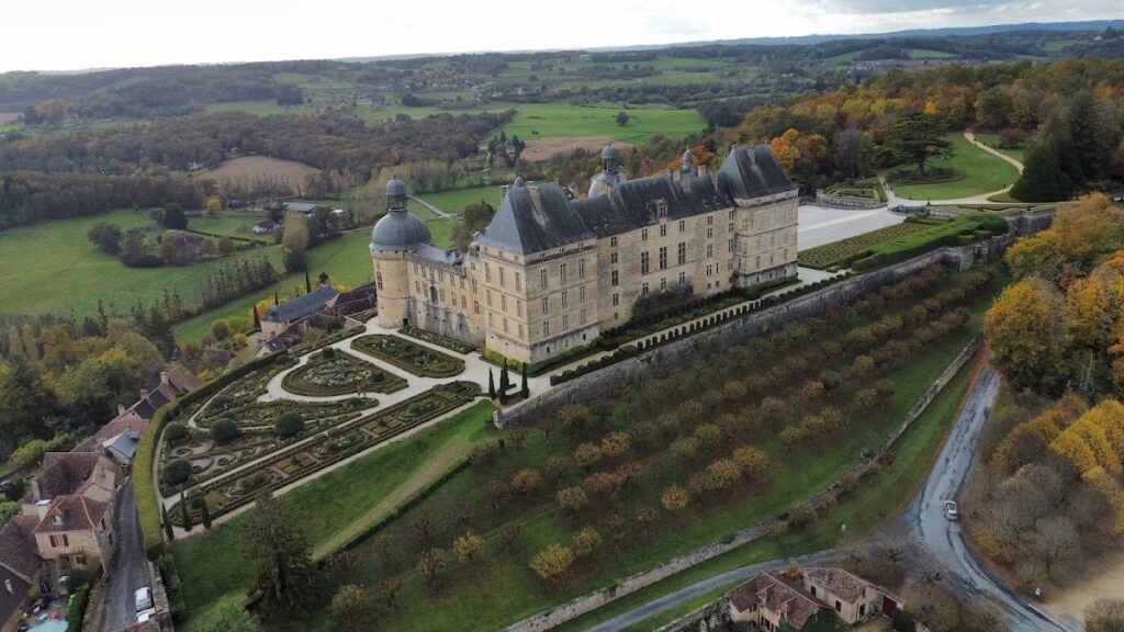 Château de Hautefort: A Classical Baroque Residence in France 4 Château de Hautefort