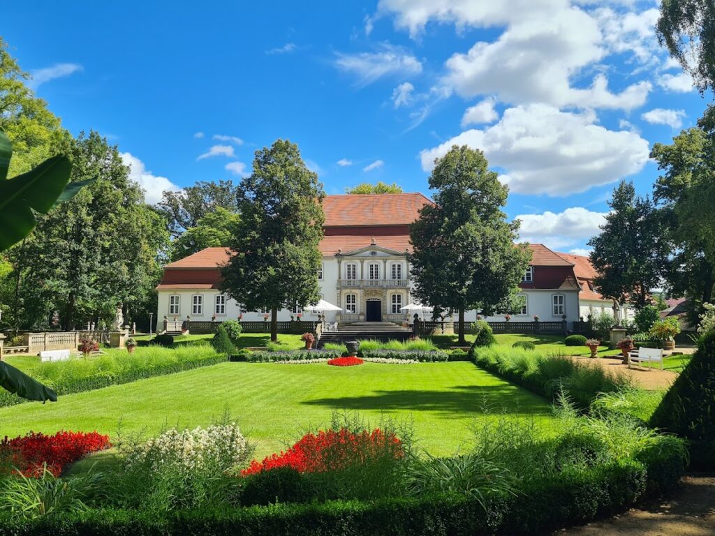 Wiepersdorf Manor: A Literary Artists’ House in Germany 1 Wiepersdorf manor