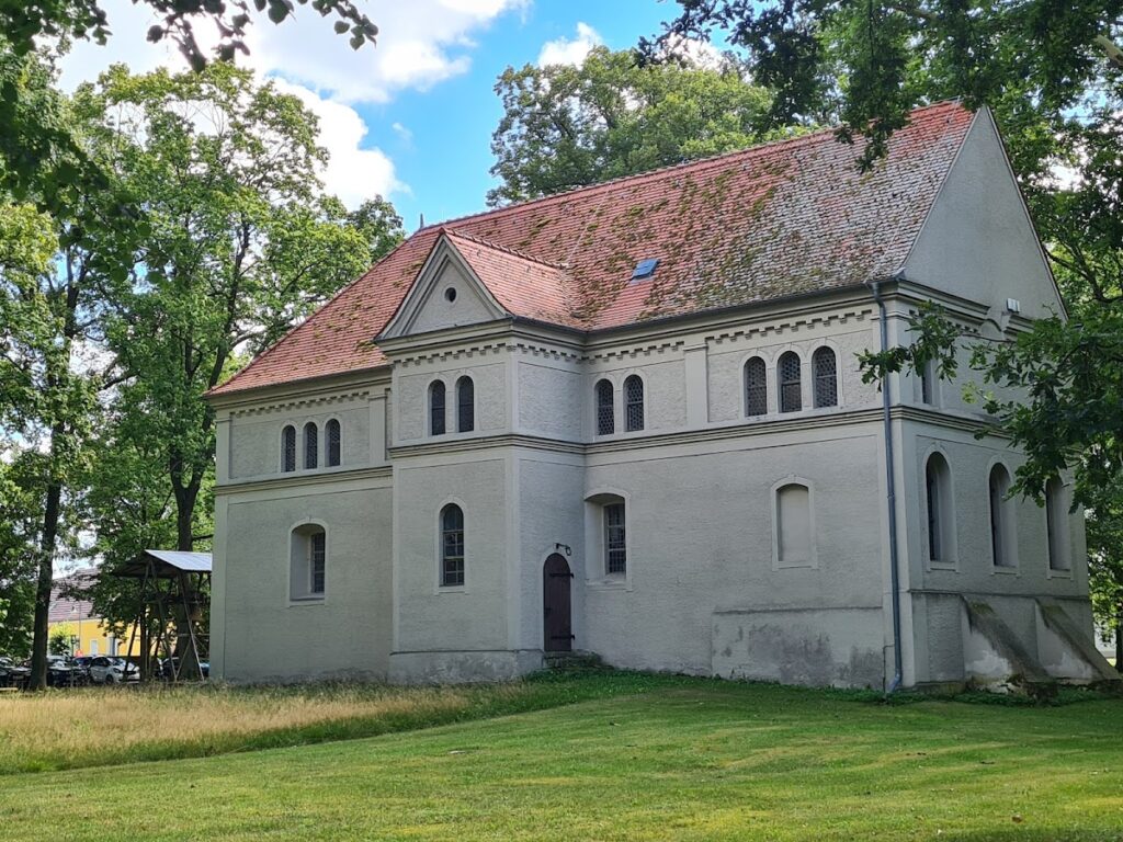 Wiepersdorf Manor: A Literary Artists’ House in Germany 3 Wiepersdorf manor