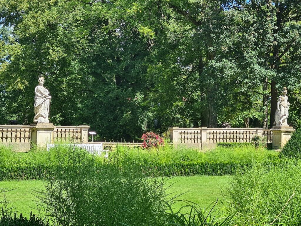 Wiepersdorf Manor: A Literary Artists’ House in Germany 4 Wiepersdorf manor