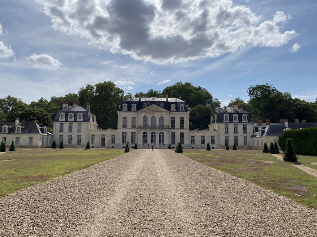 Château des Ormes: An Aristocratic Estate on the Vienne in France 1 Château des Ormes