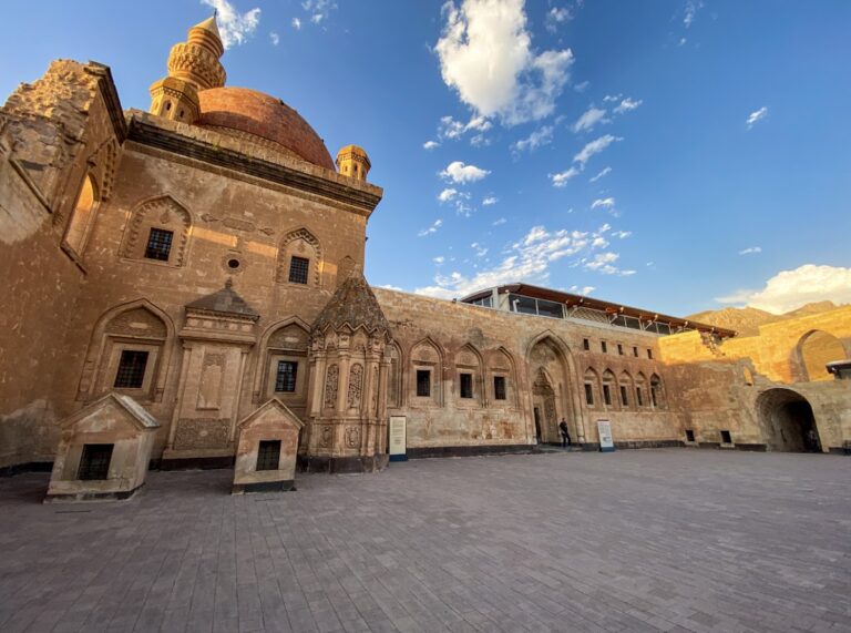 Ishak Pasha Palace: An Ottoman Administrative and Residential Complex in Türkiye