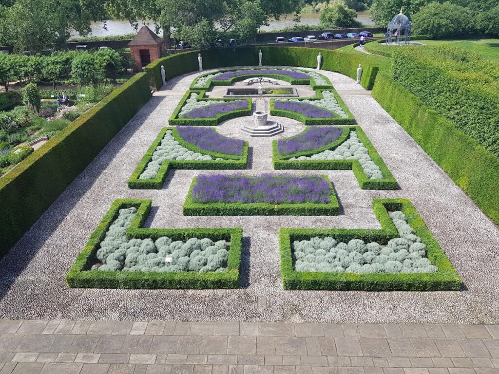 Kew Palace: A Former British Royal Residence in Richmond 3 Kew Palace