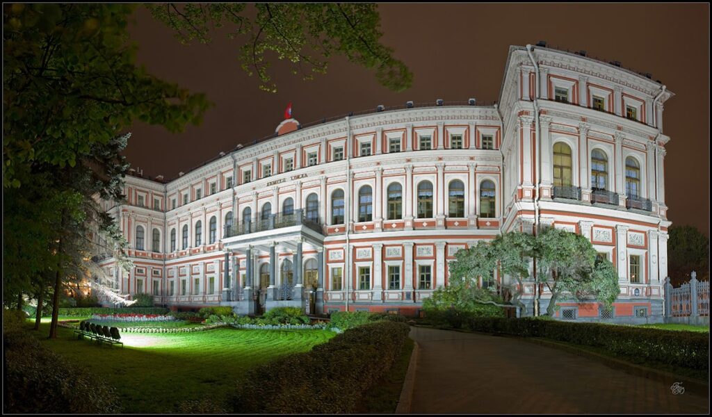 Nicholas Palace: An Imperial Residence and Palace of Labour in Saint Petersburg 1 Nicholas Palace