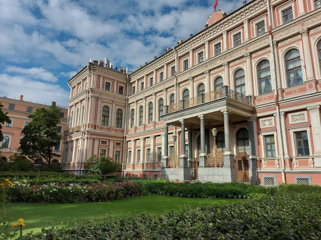 Nicholas Palace: An Imperial Residence and Palace of Labour in Saint Petersburg 2 Nicholas Palace