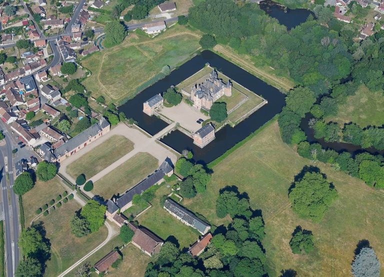 Château de La Ferté-Imbault: A Renaissance and Louis XIII Château in France