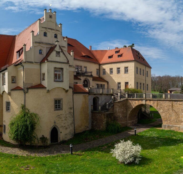 Castle Schleinitz: A Late-Gothic Water Castle and Manorial Estate in Germany