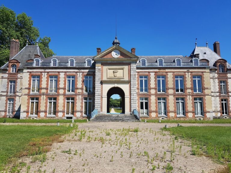 Château de Pontchartrain: A Historic French Estate