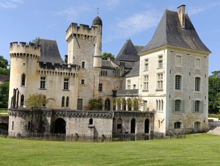 Château de Campagne: Medieval Château and Departmental Estate in Campagne, France