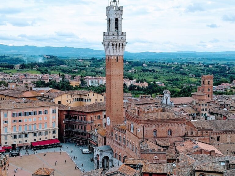 Palazzo Pubblico: Siena’s Medieval Civic Palace in Italy