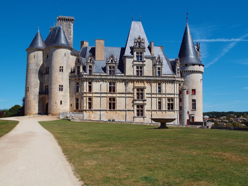 Château de La Rochefoucauld: A Medieval Stronghold and Renaissance Residence in France 2 Château de La Rochefoucauld