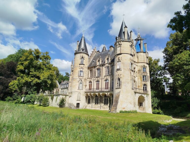 Mont-l’Évêque Castle: A Historic Episcopal Residence in France