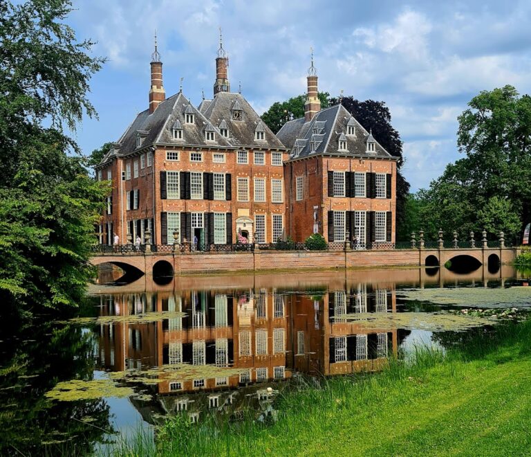 Duivenvoorde Castle: A Medieval Country Estate in the Netherlands