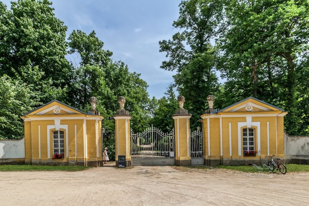 Barockschloss Neschwitz: A Baroque Palace and Estate in Germany 4 Barockschloss Neschwitz