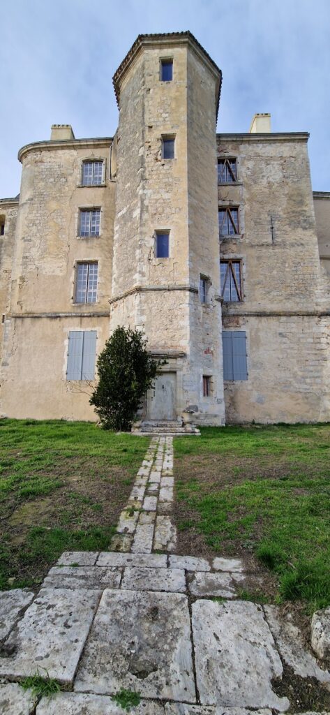 Château de Buzet-sur-Baïse: A Historic Castle and Estate in France 1 Château de Buzet-sur-Baïse
