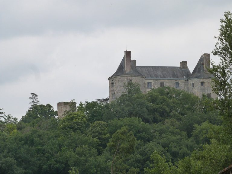 Château de Buzet-sur-Baïse: A Historic Castle and Estate in France