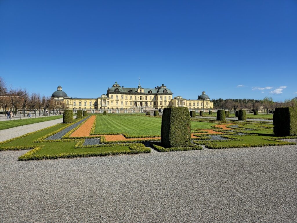 Drottningholm Palace: A Swedish Royal Residence on Lovön 1 Drottningholm Palace