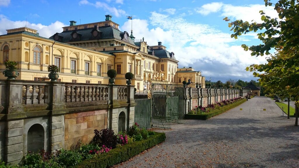 Drottningholm Palace: A Swedish Royal Residence on Lovön 4 Drottningholm Palace