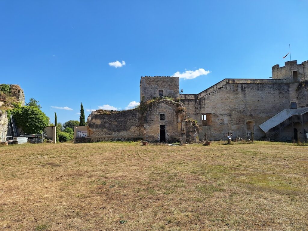 Druyes Castle: A Medieval Fortress and Princely Residence 5 Château de Druyes