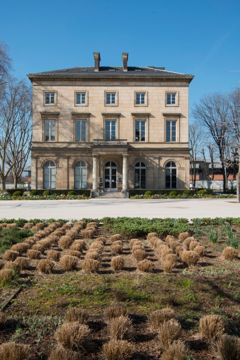 Château de Saint-Ouen: A Historic Residence and Municipal Landmark in France