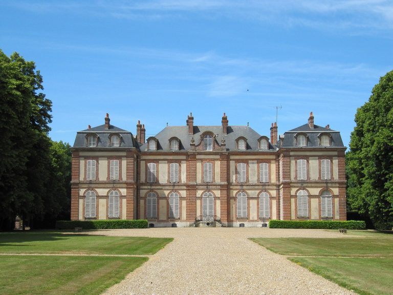 Château de Vérigny: An Eighteenth-Century French Château and Seigneurial Estate