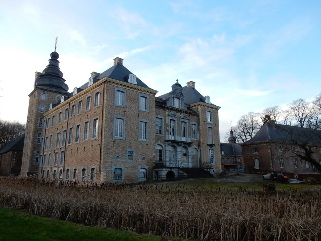 Neubourg Castle: A Historic Castle Complex in the Netherlands 3 Neuborg Castle