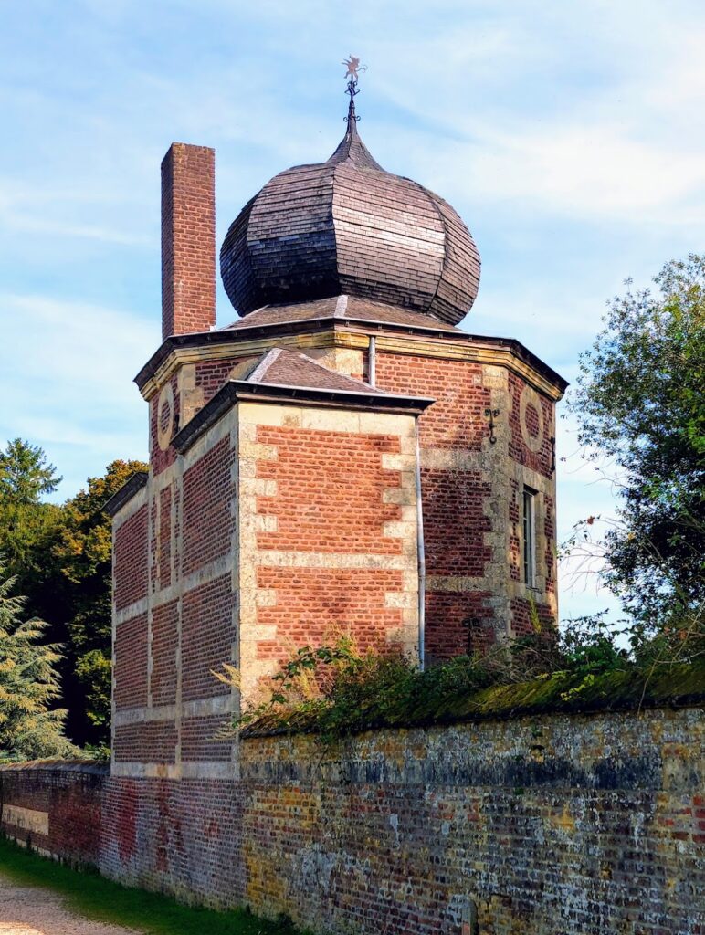 Neubourg Castle: A Historic Castle Complex in the Netherlands 4 Neuborg Castle
