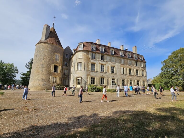 Château de Dumphlun: A Historic Château and Agricultural Estate in France